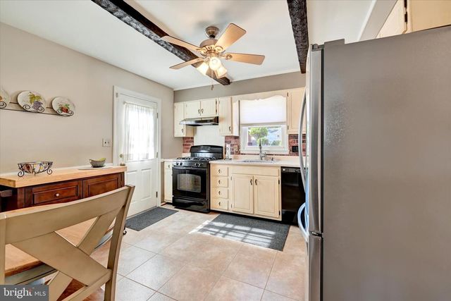 3 EYRE CT, Nottingham, MD 21236