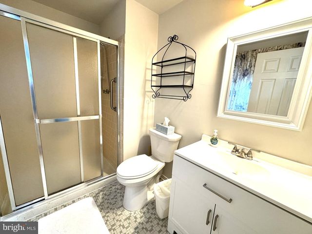 3 EYRE CT, Nottingham, MD 21236