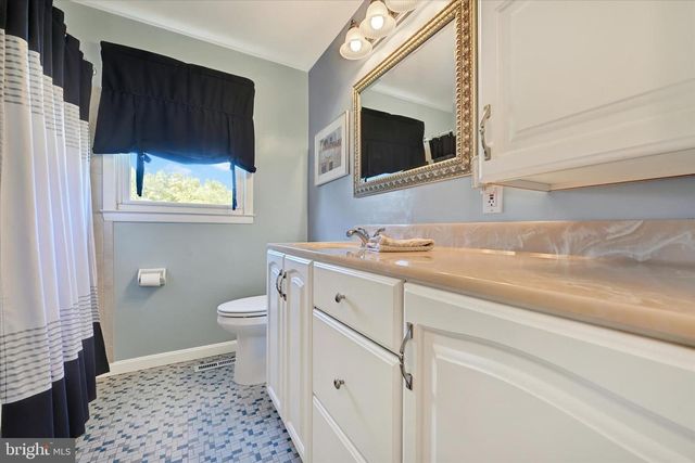 3 EYRE CT, Nottingham, MD 21236