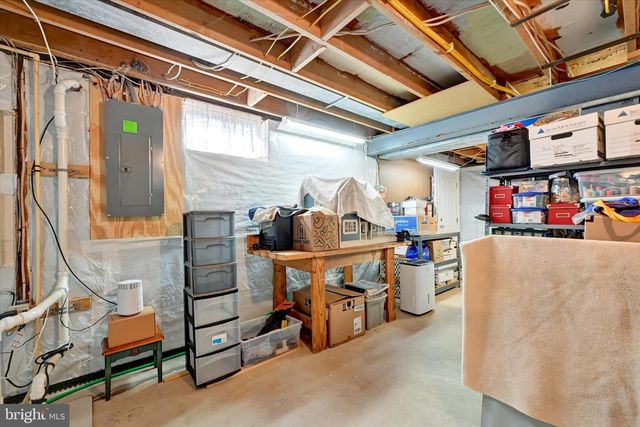 3 EYRE CT, Nottingham, MD 21236