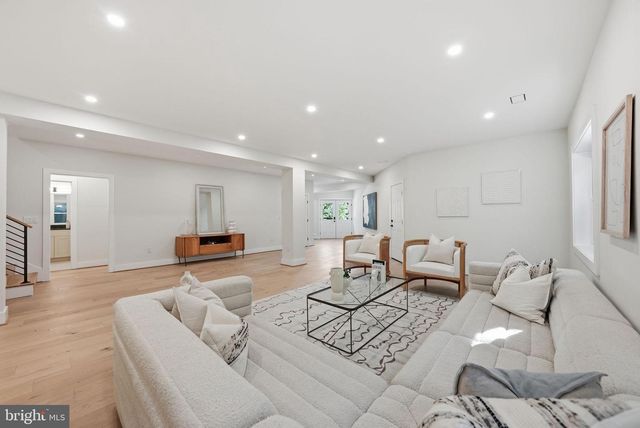 6801 CRUTCHFIELD ST, Falls Church, VA 22043