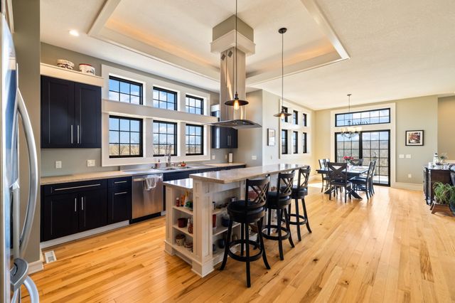 730 Country Side Lane, Pella, IA 50219