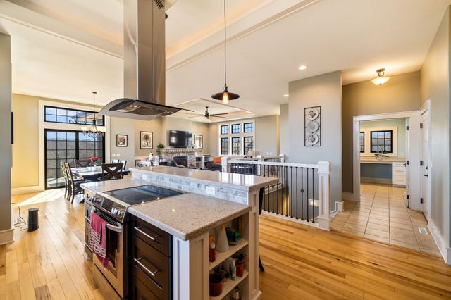 730 Country Side Lane, Pella, IA 50219