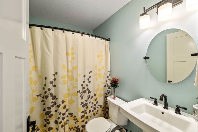 730 Country Side Lane, Pella, IA 50219