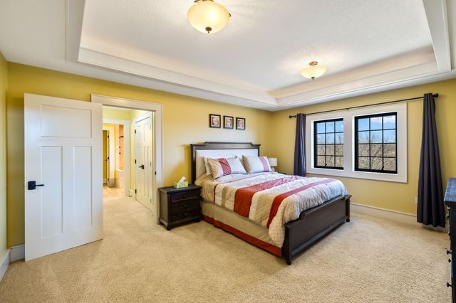 730 Country Side Lane, Pella, IA 50219