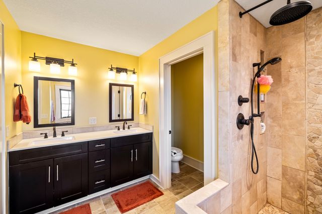 730 Country Side Lane, Pella, IA 50219