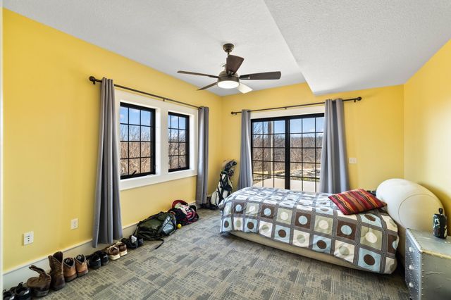 730 Country Side Lane, Pella, IA 50219