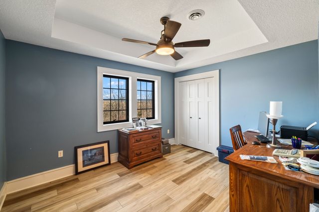 730 Country Side Lane, Pella, IA 50219