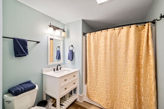 730 Country Side Lane, Pella, IA 50219