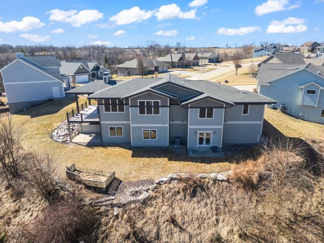 730 Country Side Lane, Pella, IA 50219