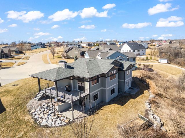 730 Country Side Lane, Pella, IA 50219