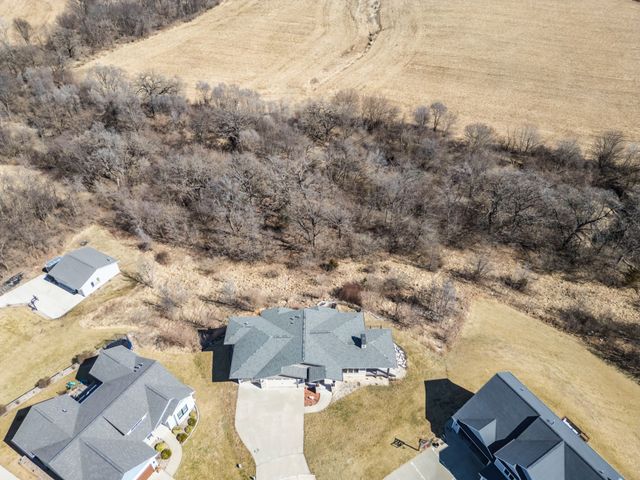 730 Country Side Lane, Pella, IA 50219