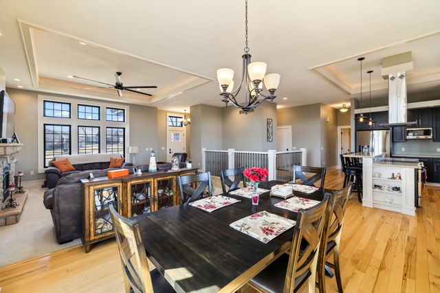 730 Country Side Lane, Pella, IA 50219