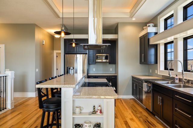 730 Country Side Lane, Pella, IA 50219