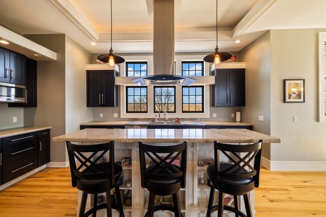 730 Country Side Lane, Pella, IA 50219