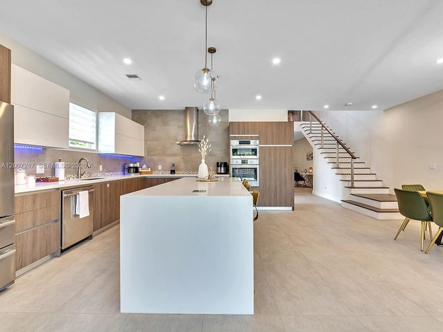 1808 Coral Ridge Dr, Fort Lauderdale, FL 33305