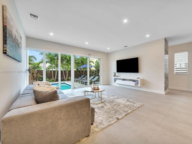 1808 Coral Ridge Dr, Fort Lauderdale, FL 33305