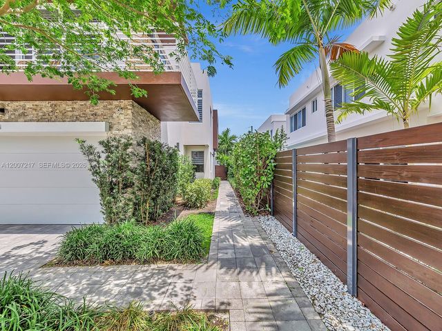 1808 Coral Ridge Dr, Fort Lauderdale, FL 33305