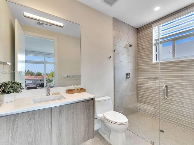1808 Coral Ridge Dr, Fort Lauderdale, FL 33305