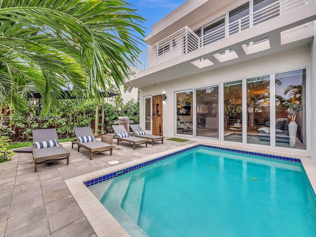 1808 Coral Ridge Dr, Fort Lauderdale, FL 33305