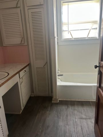 212 St Louis St, Raceland, LA 70394