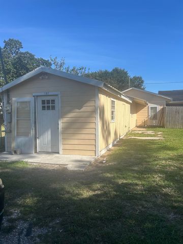 212 St Louis St, Raceland, LA 70394