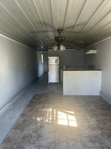 212 St Louis St, Raceland, LA 70394