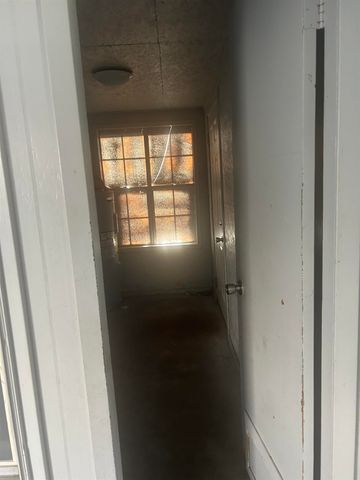 212 St Louis St, Raceland, LA 70394