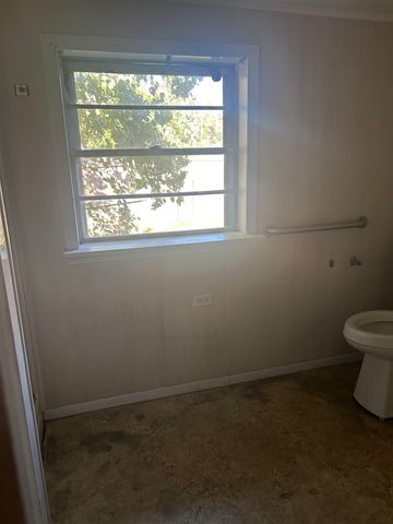 212 St Louis St, Raceland, LA 70394