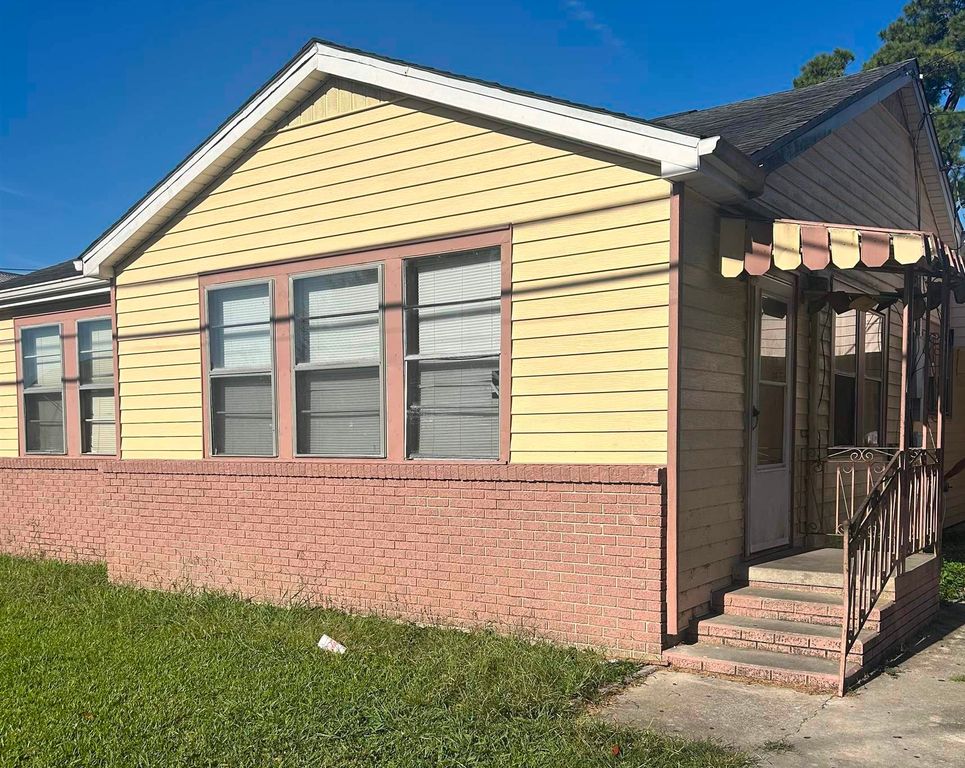 212 St Louis St, Raceland, LA 70394