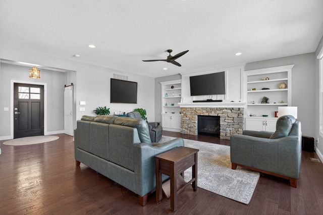 4728 Red Oak Court, Bettendorf, IA 52722