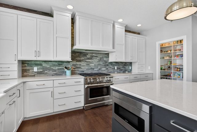 4728 Red Oak Court, Bettendorf, IA 52722