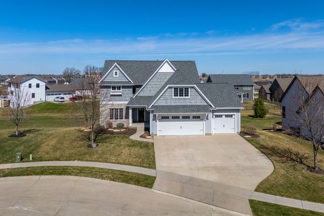 4728 Red Oak Court, Bettendorf, IA 52722