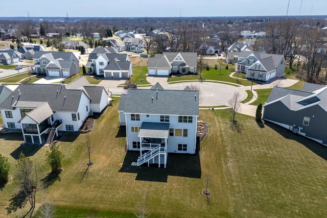 4728 Red Oak Court, Bettendorf, IA 52722