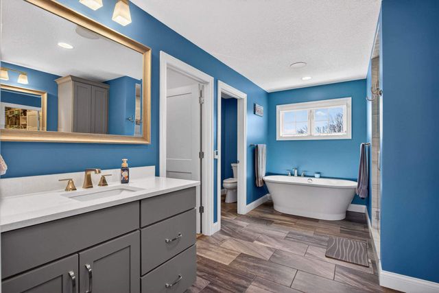 4728 Red Oak Court, Bettendorf, IA 52722