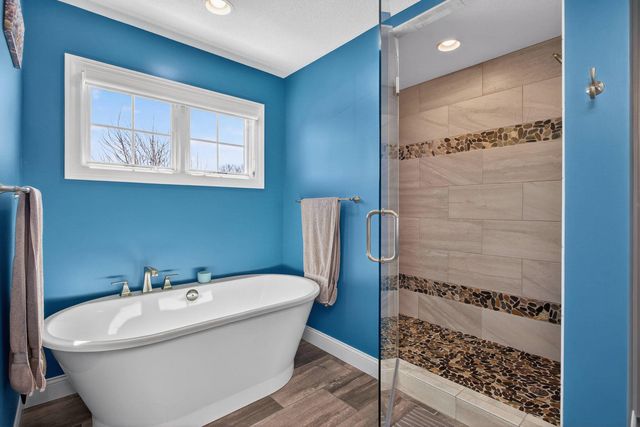 4728 Red Oak Court, Bettendorf, IA 52722