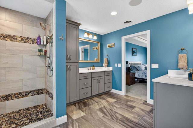 4728 Red Oak Court, Bettendorf, IA 52722