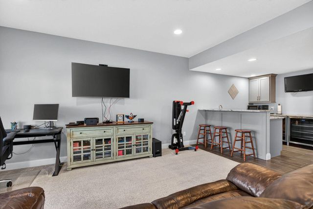 4728 Red Oak Court, Bettendorf, IA 52722