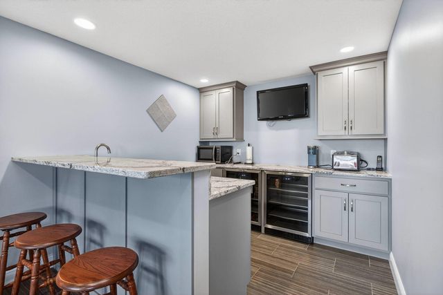 4728 Red Oak Court, Bettendorf, IA 52722