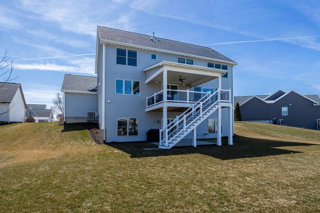 4728 Red Oak Court, Bettendorf, IA 52722