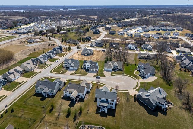 4728 Red Oak Court, Bettendorf, IA 52722