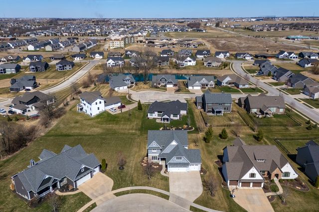 4728 Red Oak Court, Bettendorf, IA 52722