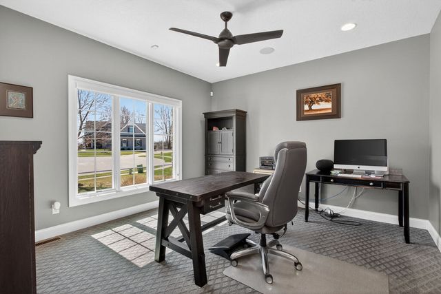 4728 Red Oak Court, Bettendorf, IA 52722