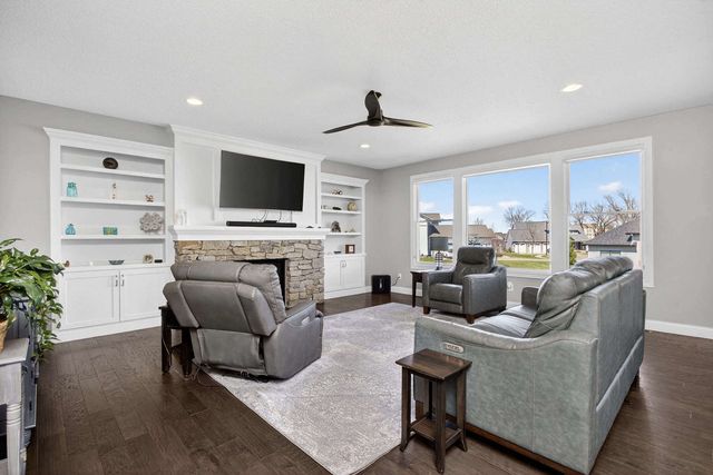 4728 Red Oak Court, Bettendorf, IA 52722