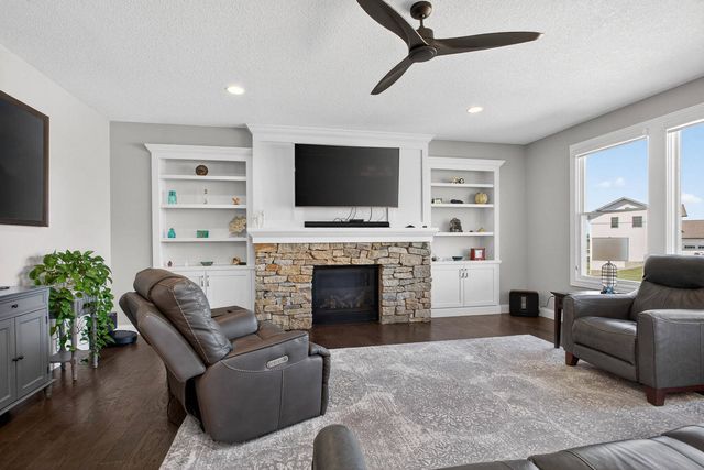 4728 Red Oak Court, Bettendorf, IA 52722