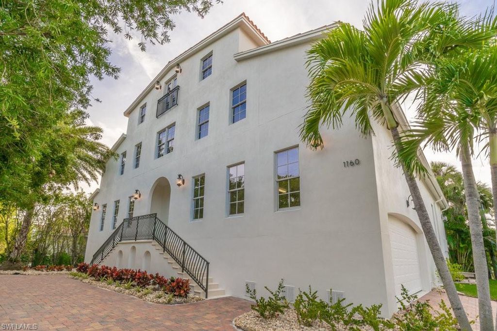 1160 8th ST S, Naples, FL 34102