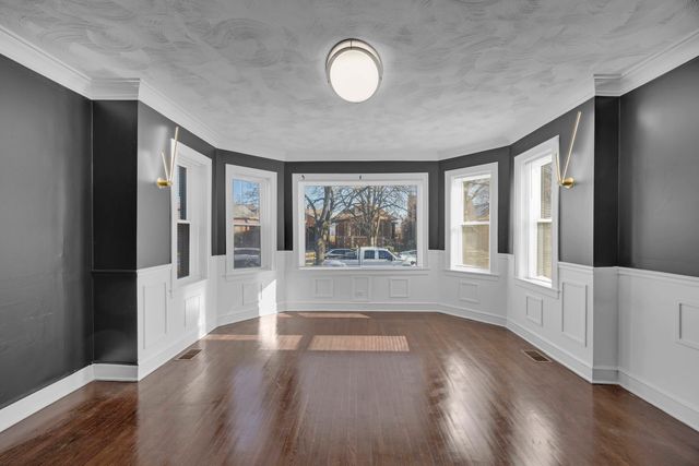 8250 S Rhodes Avenue, Chicago, IL 60619