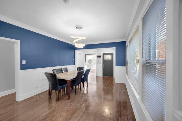 8250 S Rhodes Avenue, Chicago, IL 60619