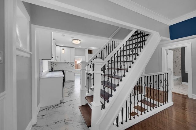 8250 S Rhodes Avenue, Chicago, IL 60619