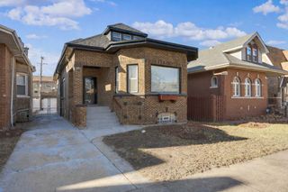 8250 S Rhodes Avenue, Chicago, IL 60619